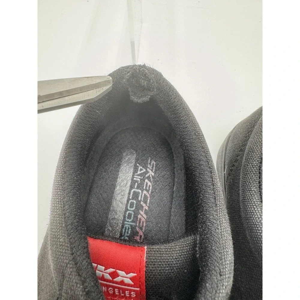 Skechers Men 7.5 Black. Sc 237043 air cooled memory‎ foam.